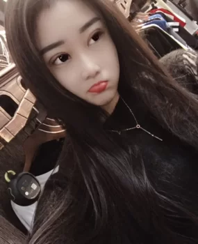 挺粘人一小少妇