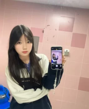 租房兼职的三点粉白虎嫩妹