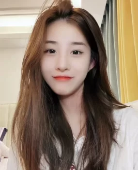 推荐刚破处不久的小姐姐，皮肤嫩滑，听话可爱，配合任何姿势