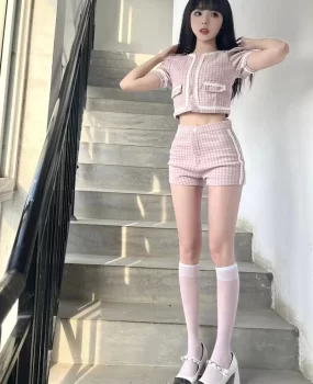 白丝水嫩妹妹刚厂里打完工回来就兼职啦