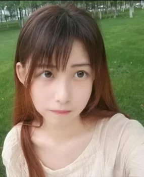 一个很清纯的小姑娘，可惜误入歧途了