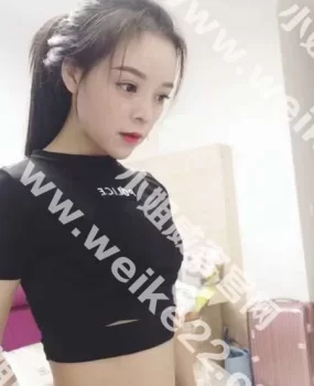 体验某校校花，清纯美女，波大，撩人的大长腿！