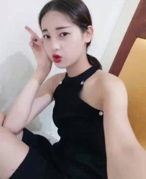 新村白白嫩嫩的美女