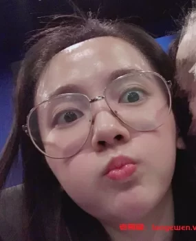 漂亮良家学生妹为还卡兼职