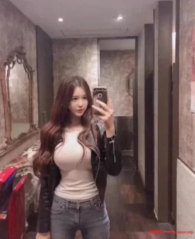 小店新茶到店，妹妹水多逼紧，服务一条龙，性格温顺。欢迎老板前来